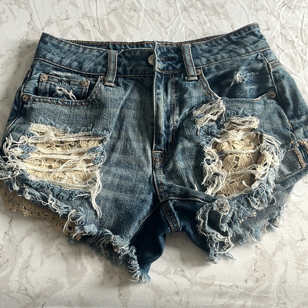 Woman’s American eagle jean shorts